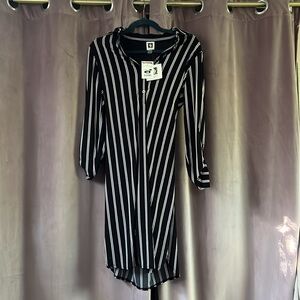 Anne Klein Black/White Pinstriped Tshirt Dress with belt brand new with tags
